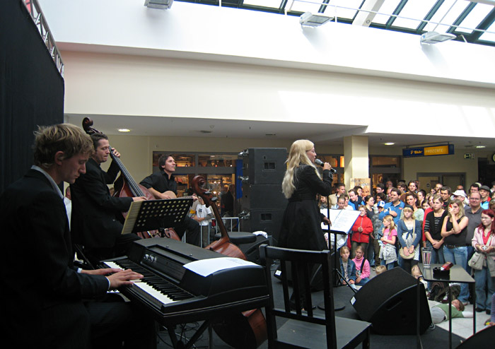 Annett Louisan beim Promogig im MediaMarkt Nedderfeld